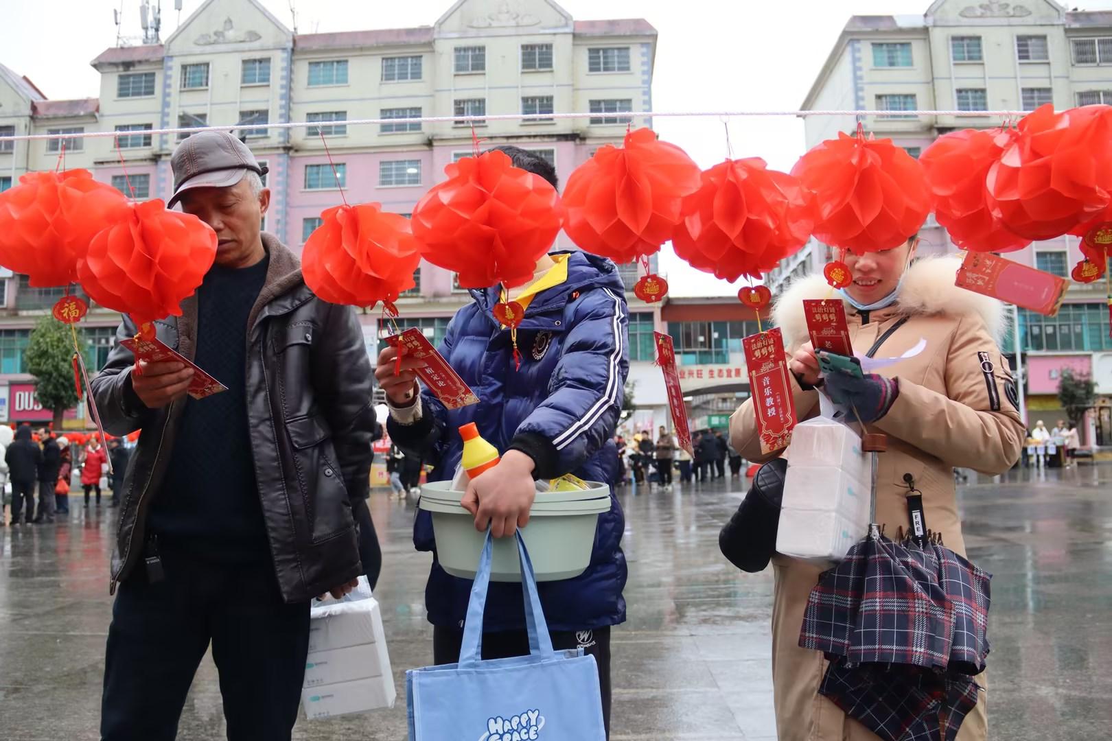 圖3 市民參加普法宣傳活動(dòng).jpg 圖3 市民參加普法宣傳活動(dòng).jpg