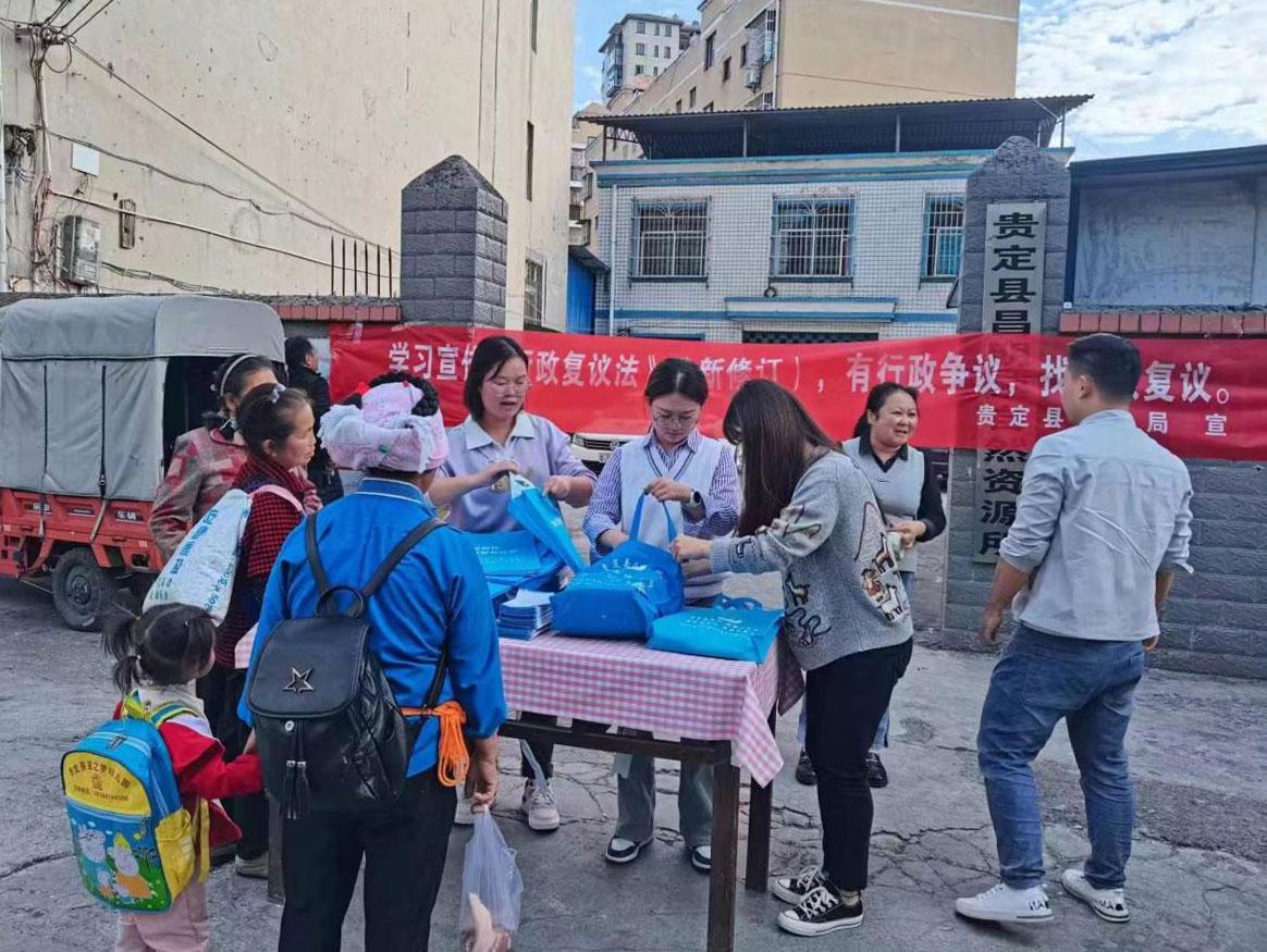 圖4 行政復議法治宣傳現(xiàn)場.jpg 圖4 行政復議法治宣傳現(xiàn)場.jpg