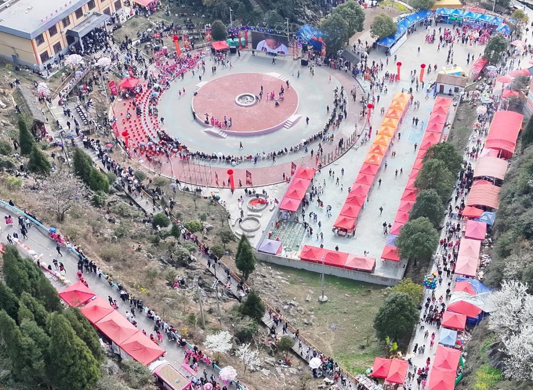 圖1 跳花節(jié)活動現場.jpg