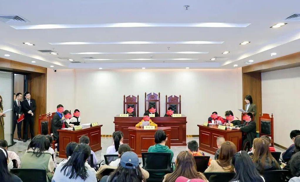 預(yù)防校園霸凌模擬法庭“家庭游戲”成長(zhǎng)營(yíng)在貴陽(yáng)觀山湖舉辦