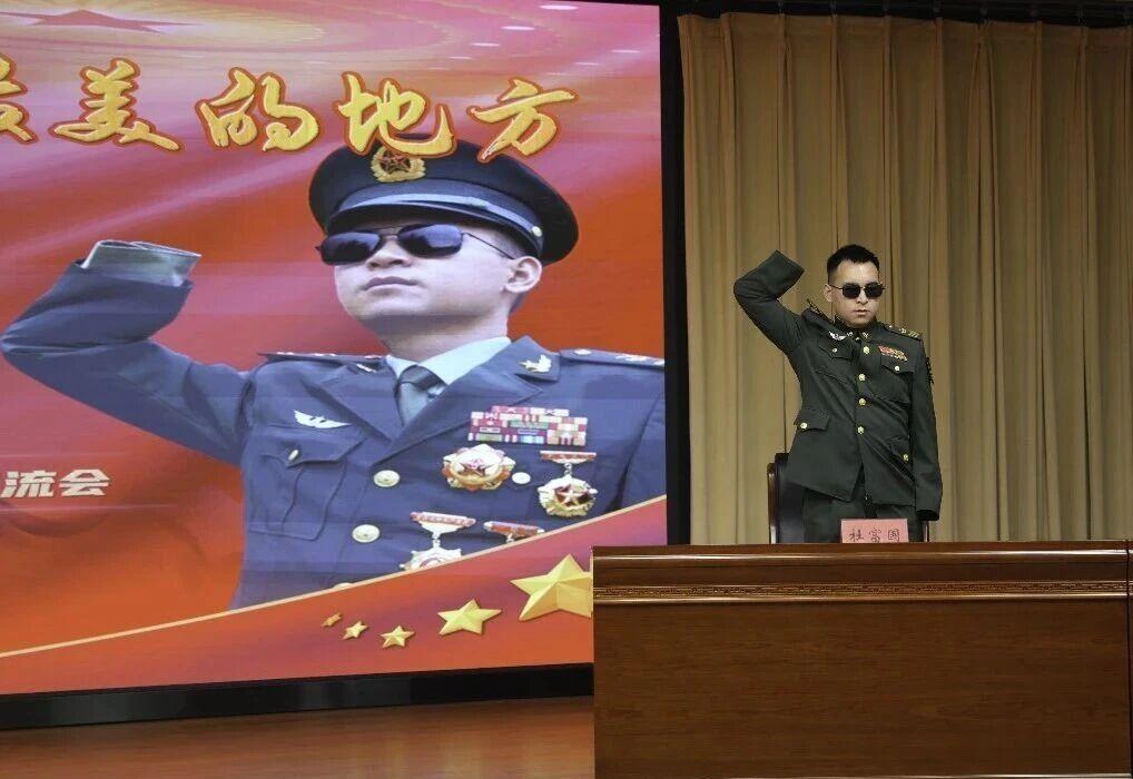 “八一勛章”獲得者杜富國(guó)走進(jìn)貴州司法行政系統(tǒng)