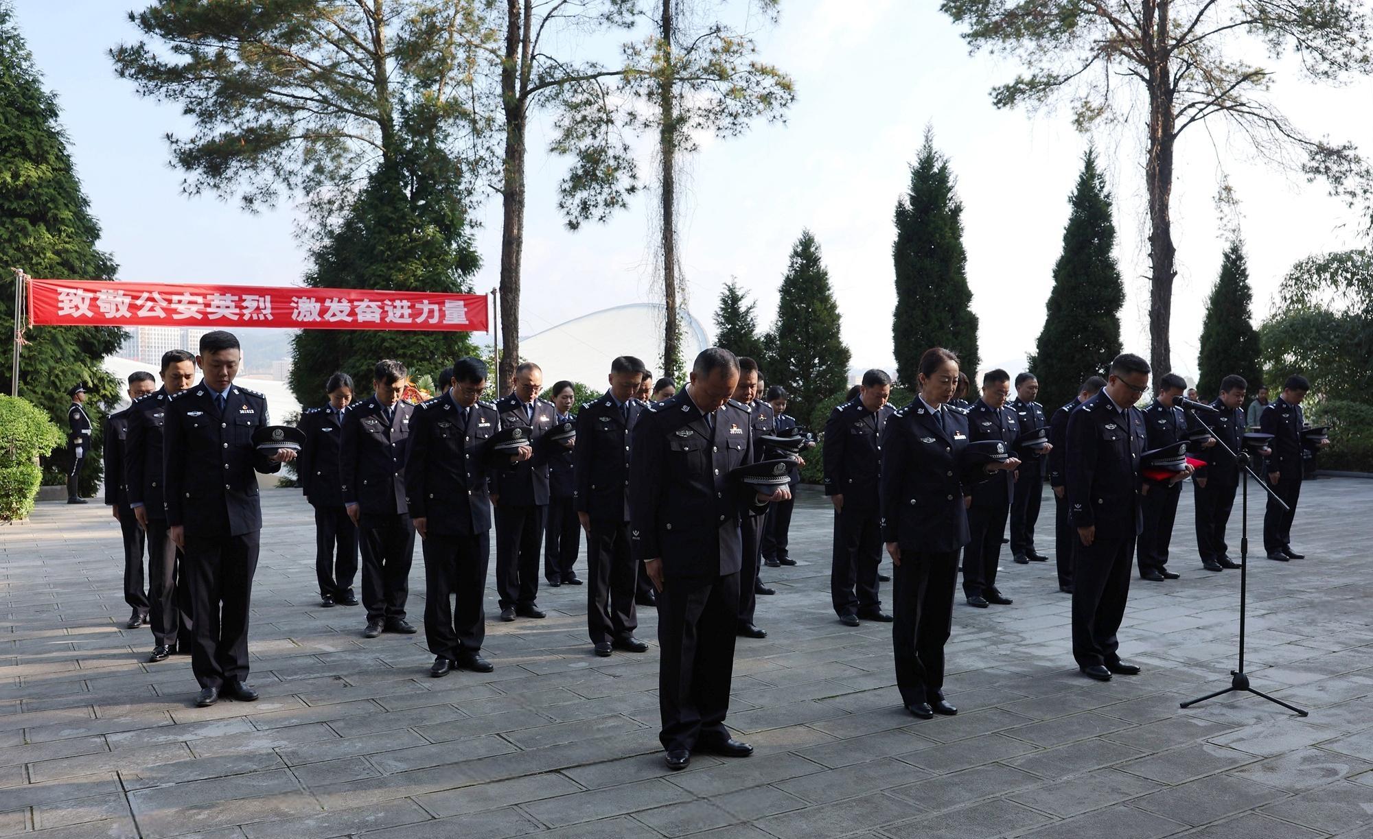 貴州邊檢總站開展清明節(jié)祭奠英烈活動(dòng)