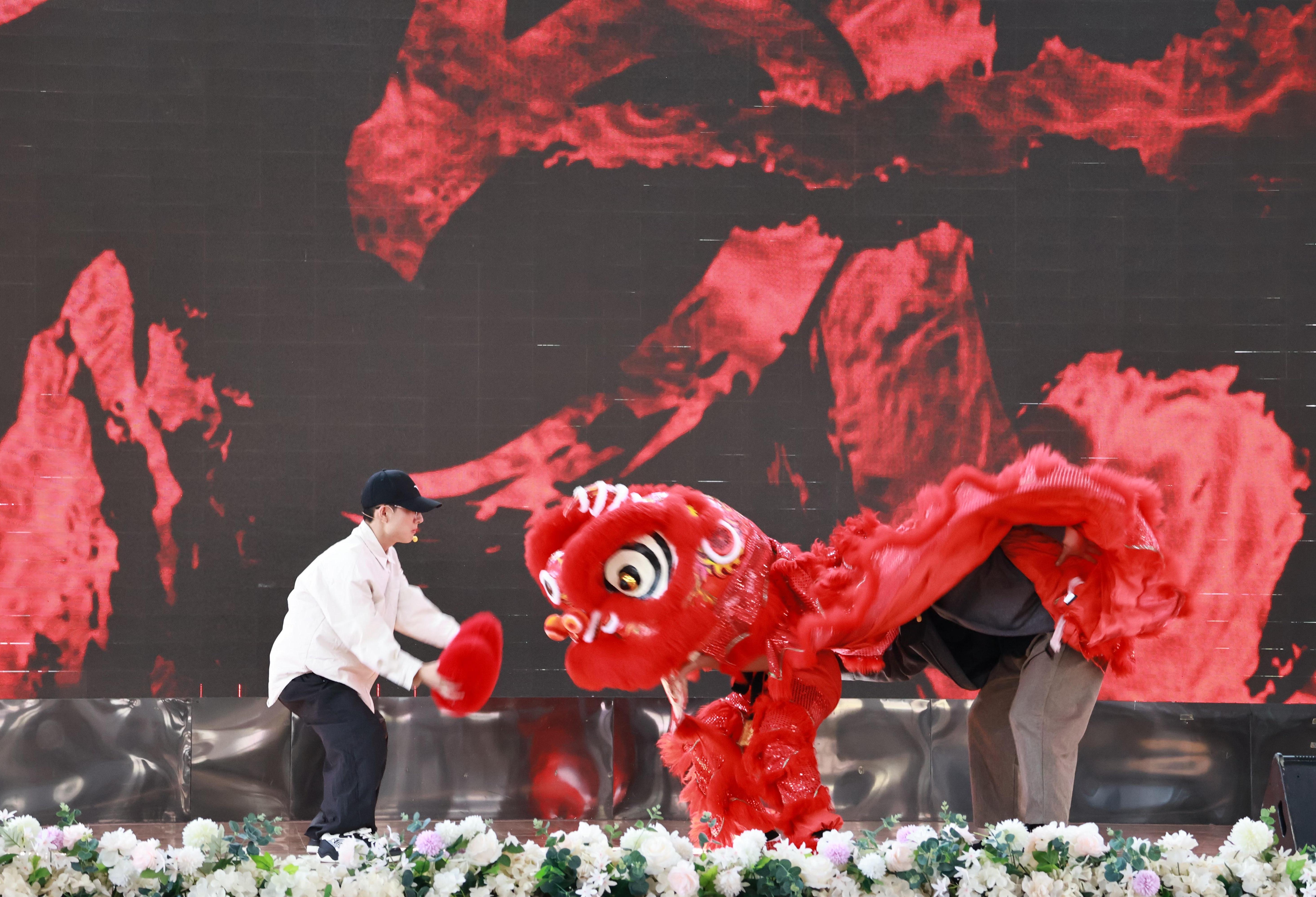 貴州團(tuán)省委“護(hù)航未來(lái)·‘益’起成長(zhǎng)”12355青春劇場(chǎng)走進(jìn)黔南州