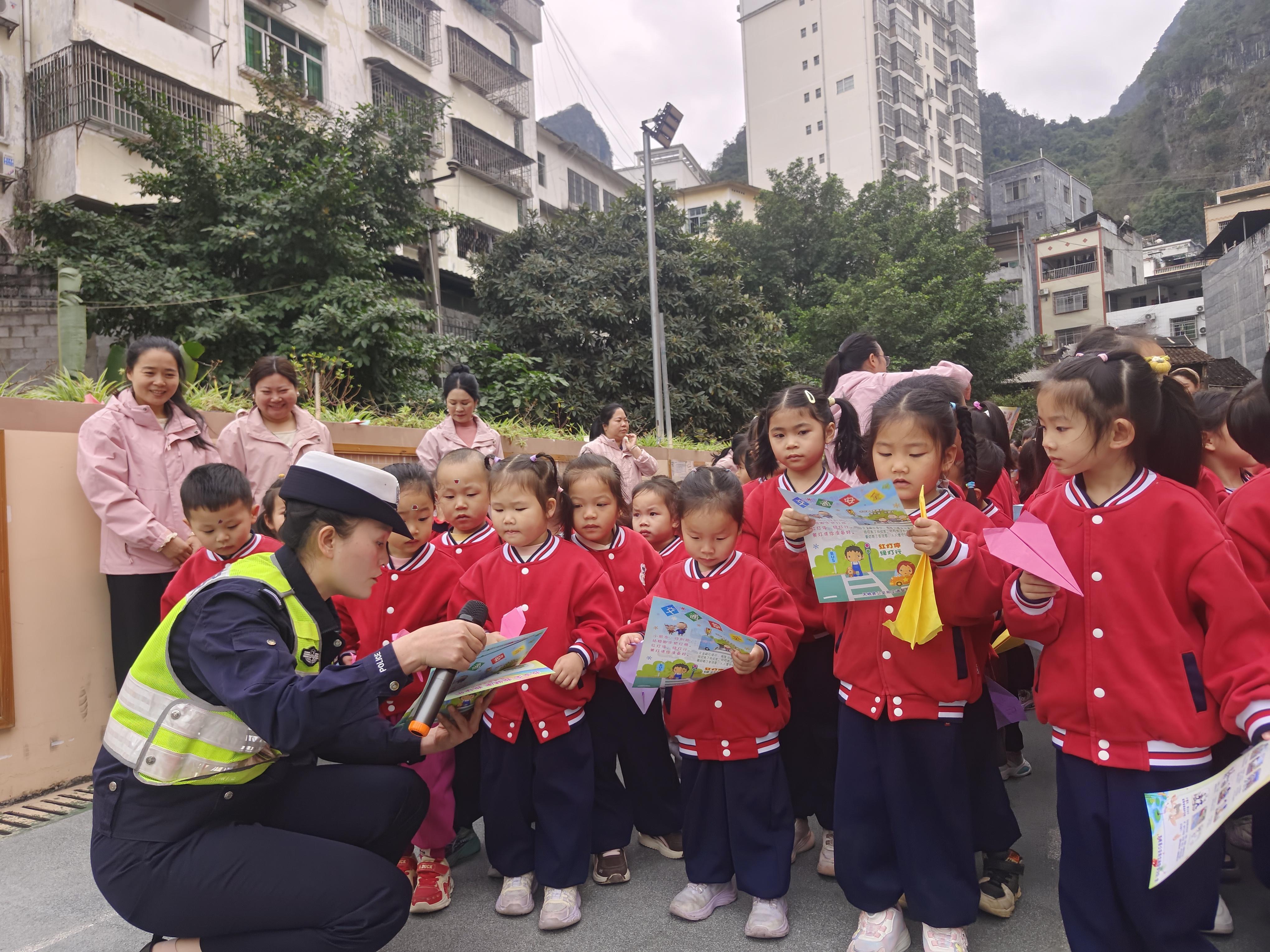 吳曉玲：用筆尖描繪山區(qū)交通安全平安路