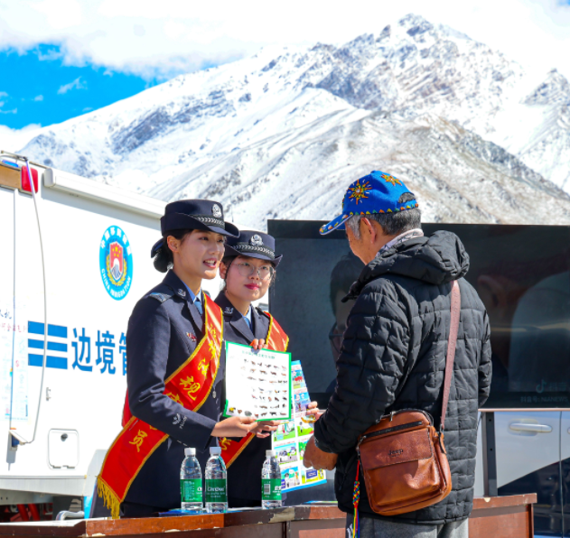 新疆克州：普法宣傳進(jìn)景區(qū) 國(guó)家安全入人心